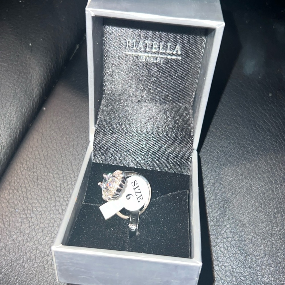 Size 6 silver CZ ring - Picture 3 of 6